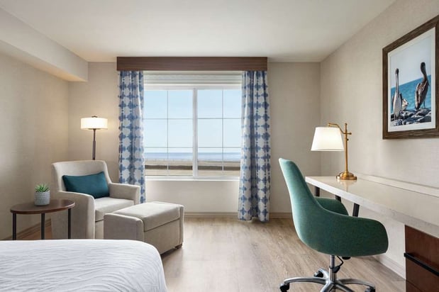 Images Hilton Garden Inn Carlsbad Beach