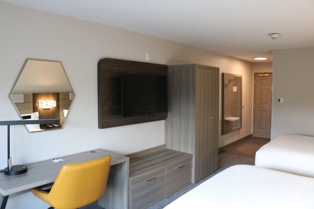 Images Holiday Inn Express & Suites Marquette by IHG
