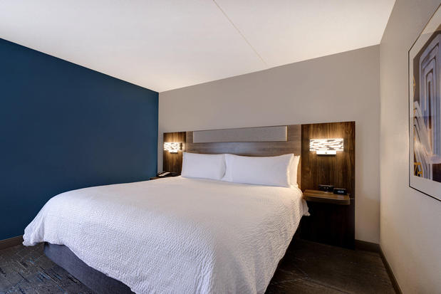 Images Holiday Inn Express & Suites Central Omaha by IHG