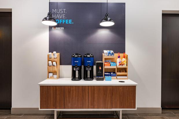 Images Holiday Inn Express & Suites Lincoln Downtown by IHG