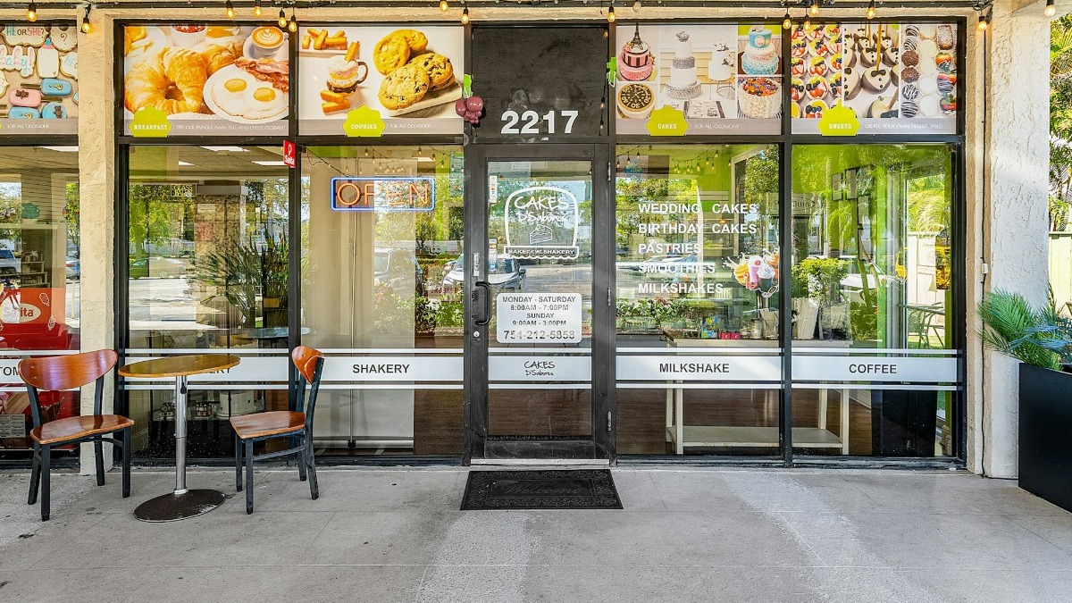 Visit Cakes D' Sabores for all your custom dessert needs - cakes, cookies, cupcakes and more! 