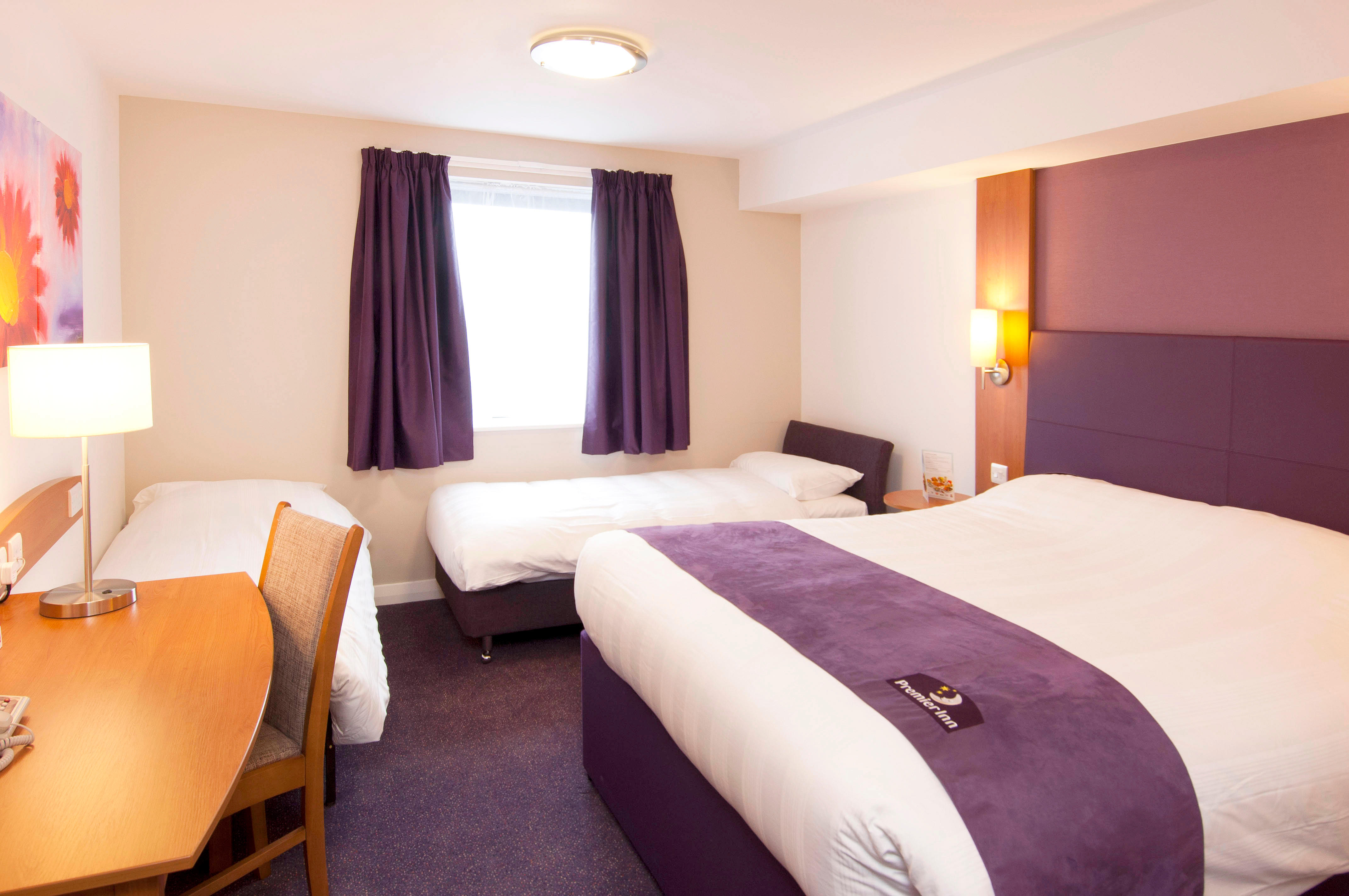 Premier Inn bedroom Premier Inn Glasgow City Centre South hotel Glasgow 03337 777295