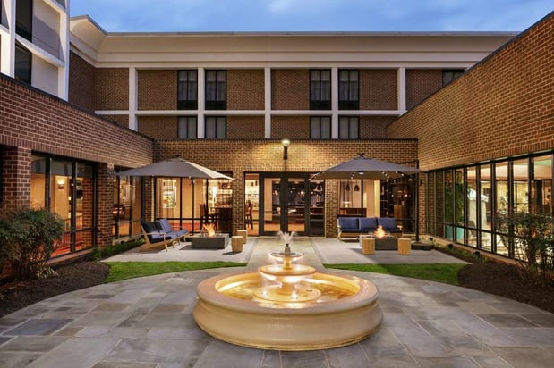 Images DoubleTree by Hilton McLean Tysons