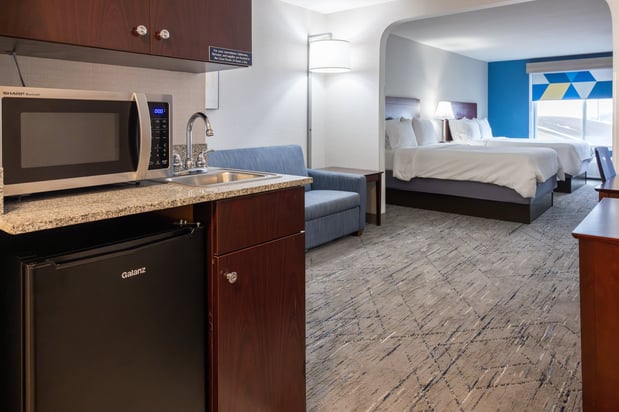 Images Holiday Inn Express & Suites Wichita Airport by IHG