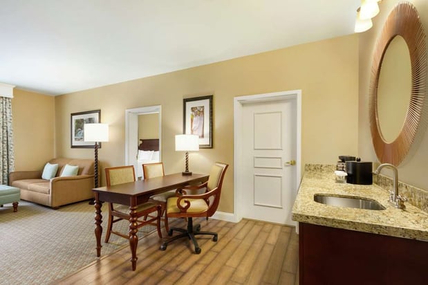 Images Embassy Suites by Hilton Savannah Historic District