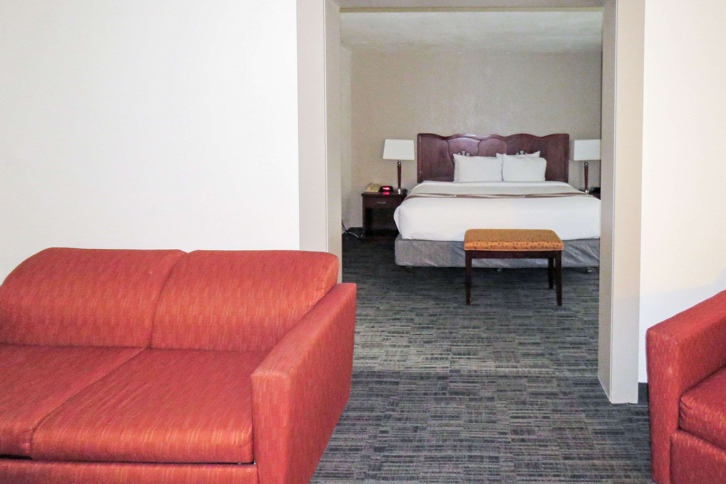 One-bedroom suite