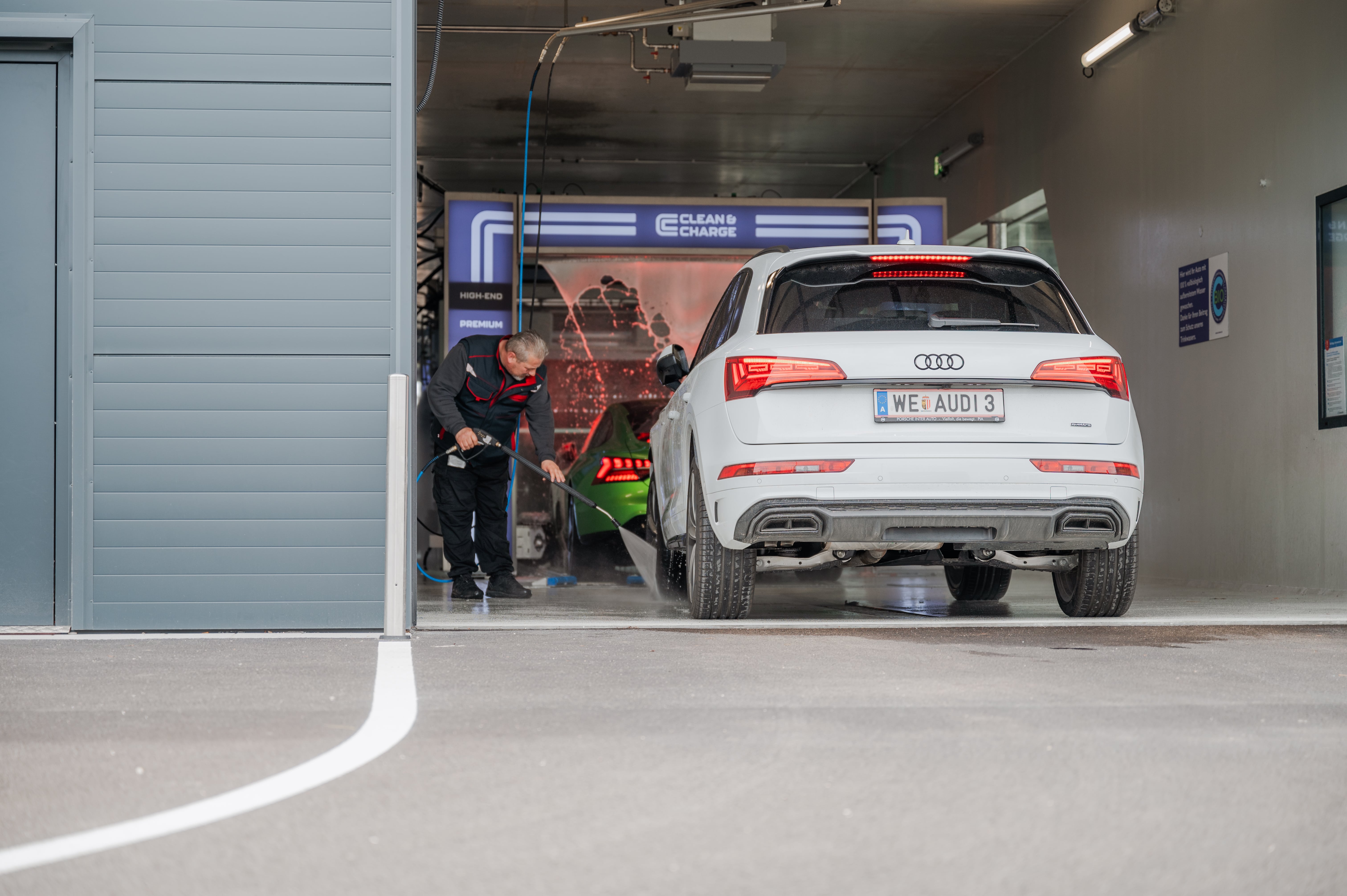 Clean & Charge - Wels I Außenwäsche - Innenreinigung - Ladestation, Werndlstraße 9 in Wels