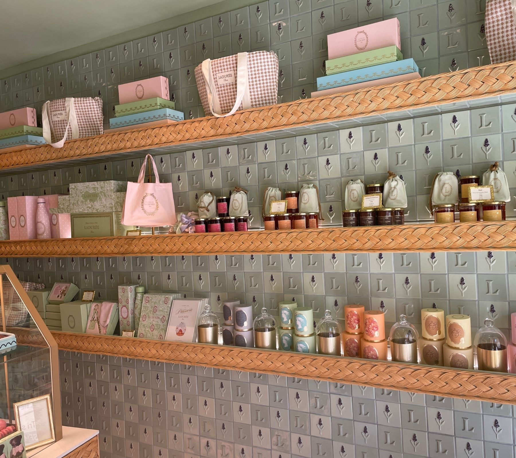 Ladurée Aix en Provence - intérieur boutique Ladurée Aix en Provence - intérieur boutique