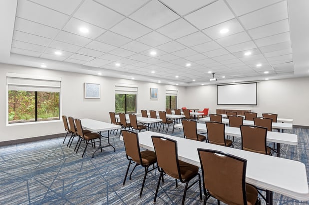 Images Holiday Inn Express & Suites Charleston NW - Cross Lanes by IHG