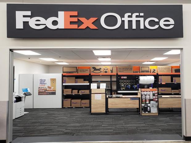 Images FedEx Office Print & Ship Center