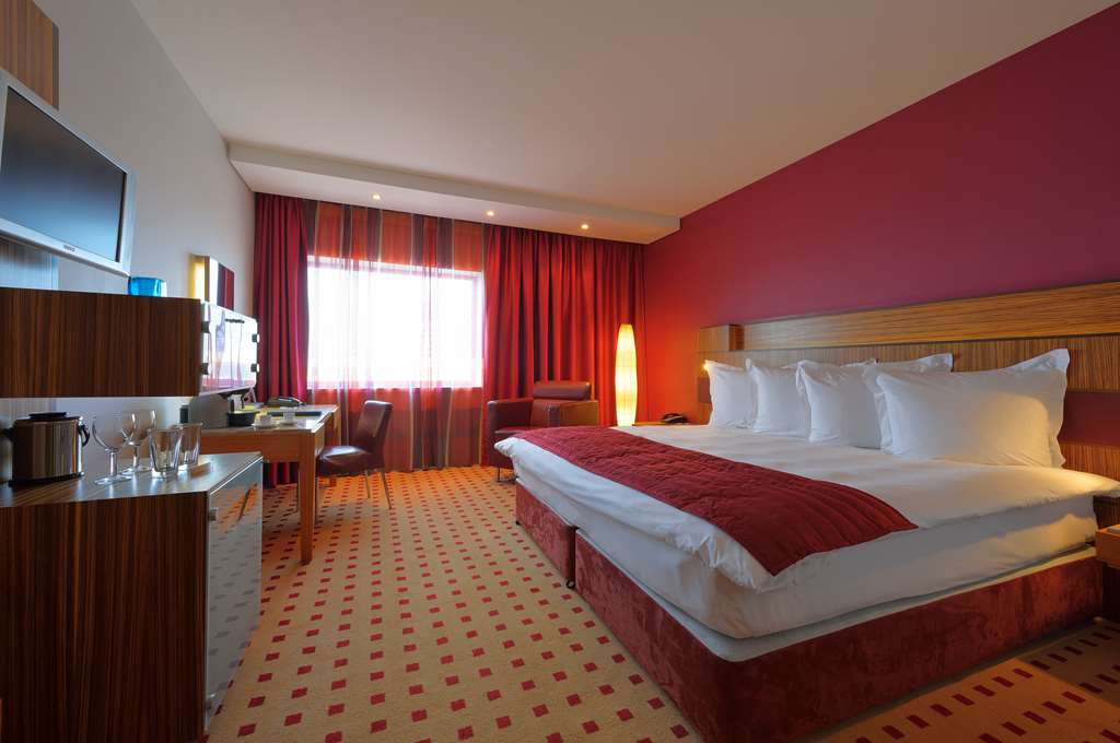 Superior Room Radisson Blu Hotel, Liverpool Liverpool 01519 661500