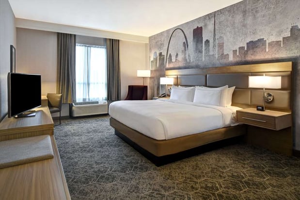 Images DoubleTree by Hilton St. Louis Airport