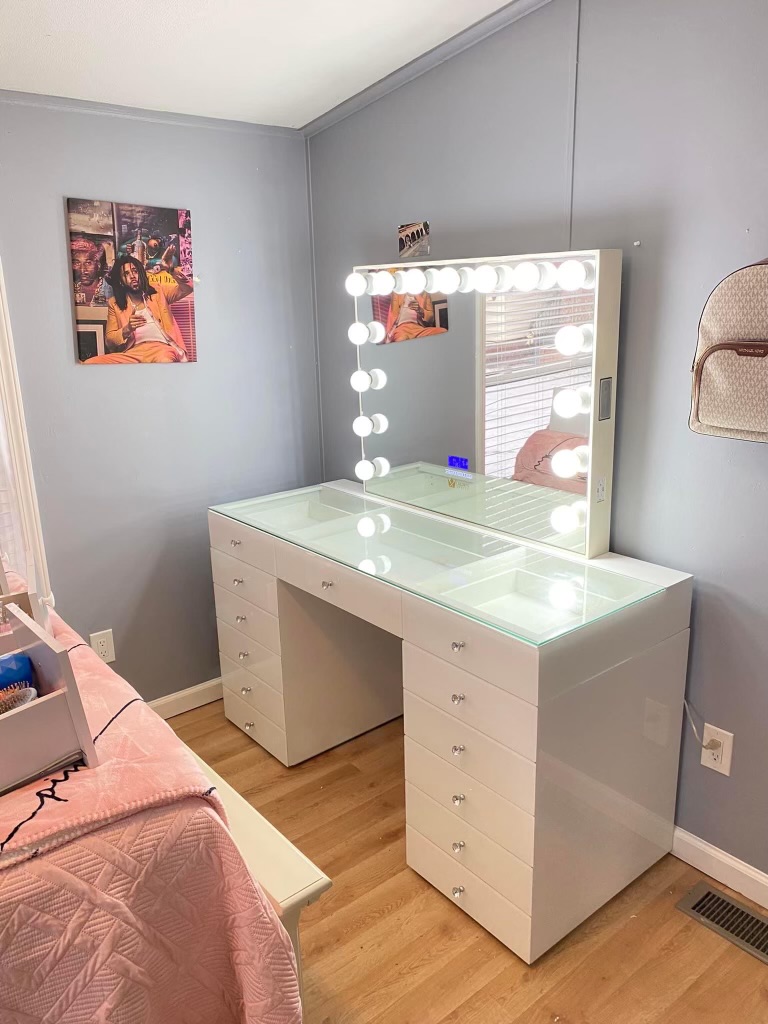 Queen Vanity Outlet