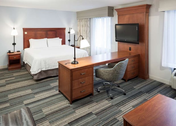 Images Hampton Inn & Suites Cedar Rapids - North