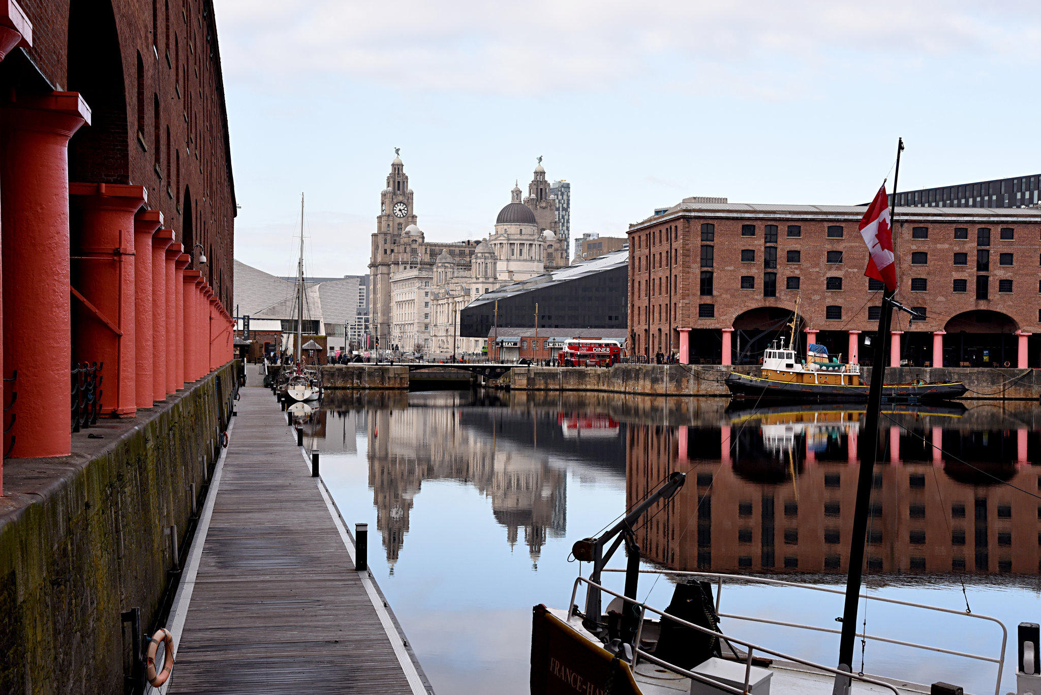 Holiday Inn Express Liverpool - Royal Albert Dock, an IHG Hotel Liverpool 08448 757575