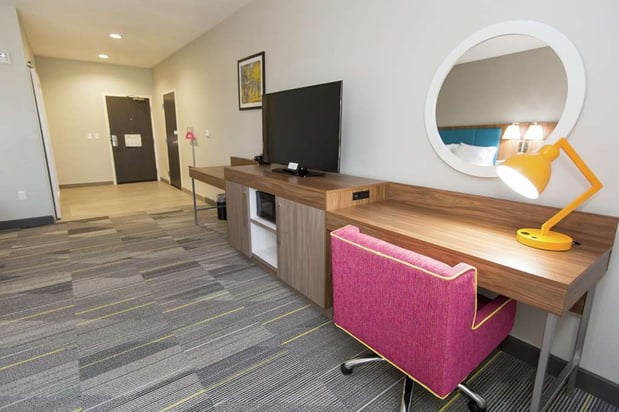 Images Hampton Inn Mustang