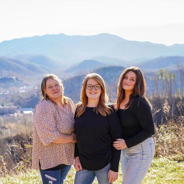 Images Grand Welcome of the Smoky Mountains - Vacation Rentals & Property Management
