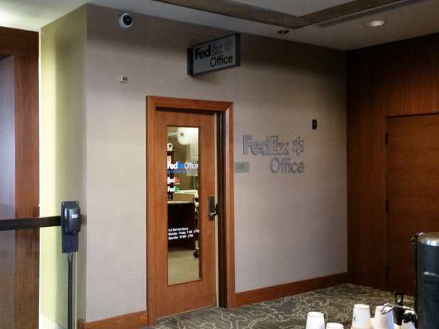 Images FedEx Office Print & Ship Center