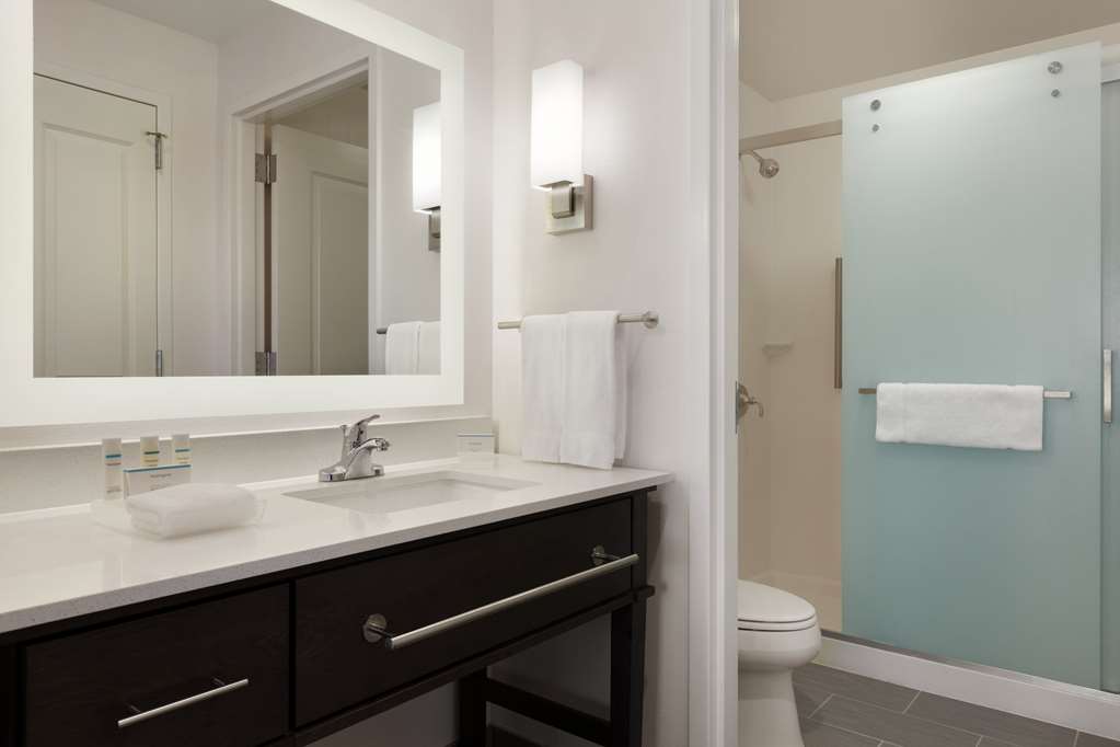 Guest room bath Homewood Suites by Hilton Charlotte/SouthPark Charlotte (704)442-4050