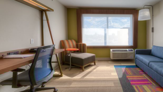 Images Holiday Inn Express & Suites Tulsa Midtown by IHG
