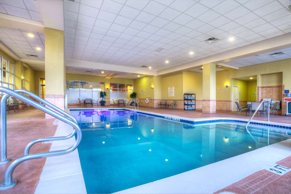 Pool Embassy Suites by Hilton Laredo Laredo (956)723-9100