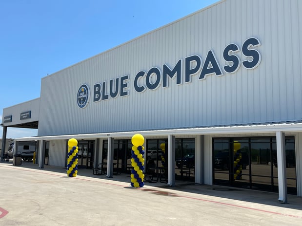 Images Blue Compass RV Seguin