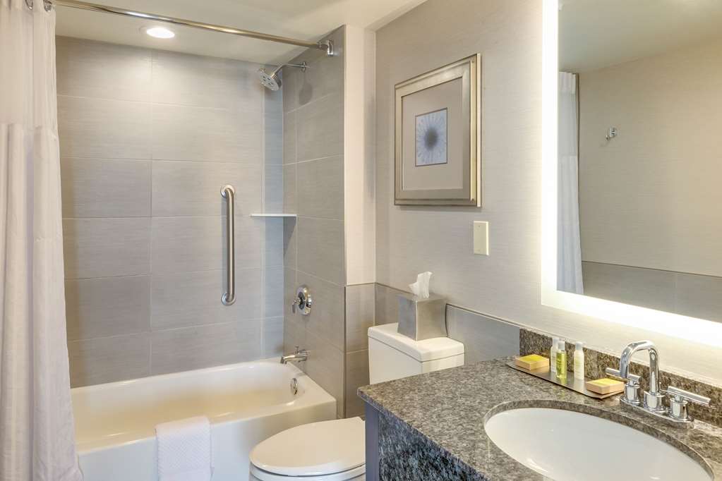 Guest room bath