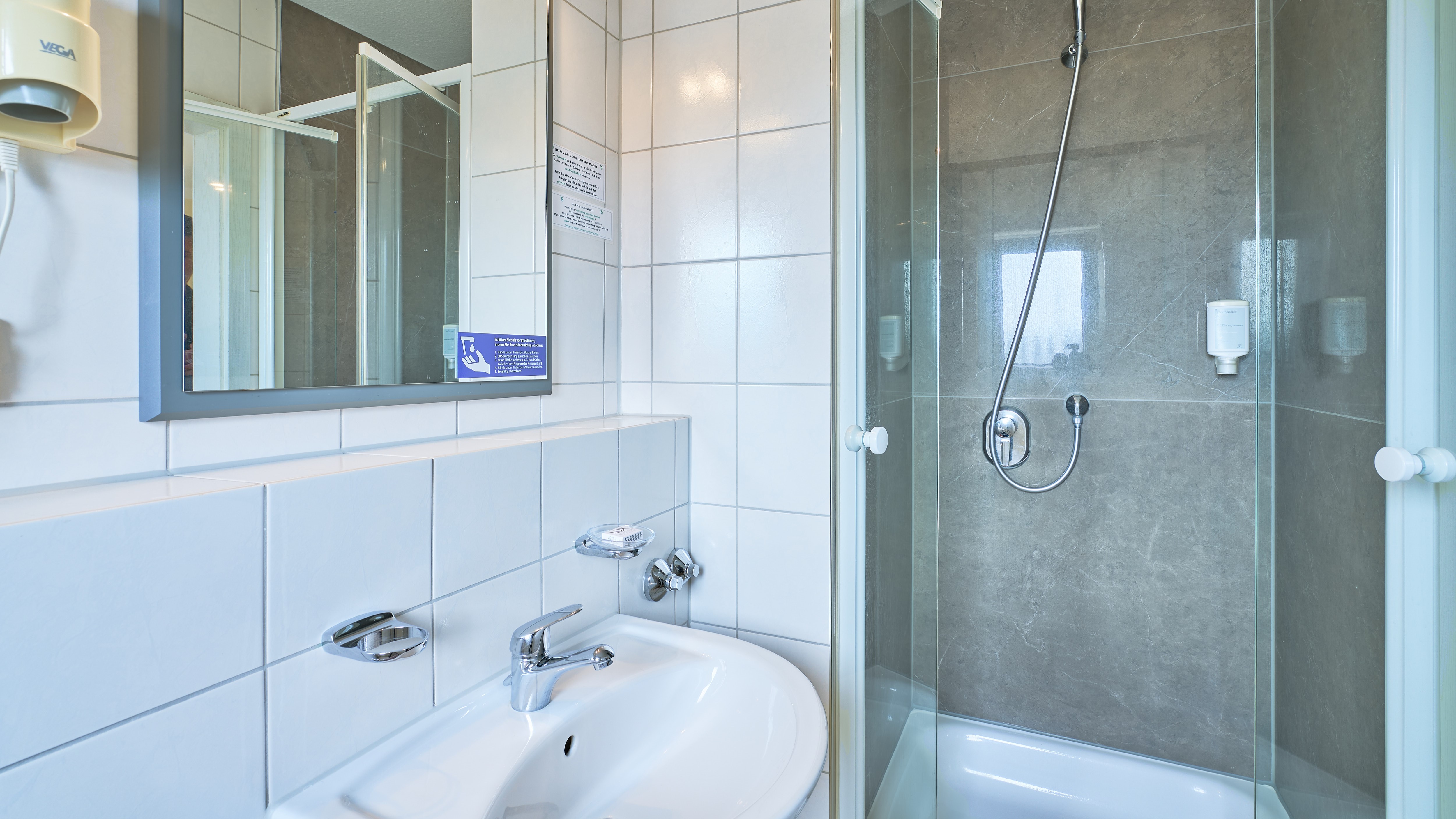 eXo Individual Hotel Waghäusel - by SuperFly Hotels, Habichtstraße 3 in Waghäusel