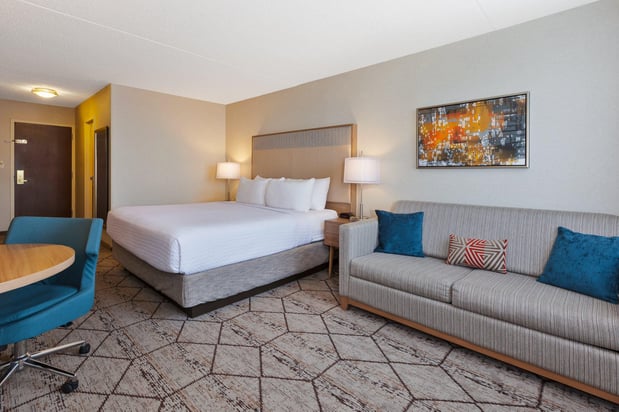 Images Crowne Plaza Columbus North- Worthington by IHG