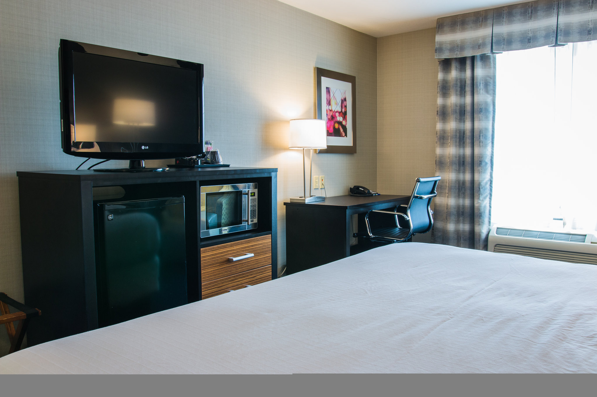 Holiday Inn Express & Suites Jackson, an IHG Hotel