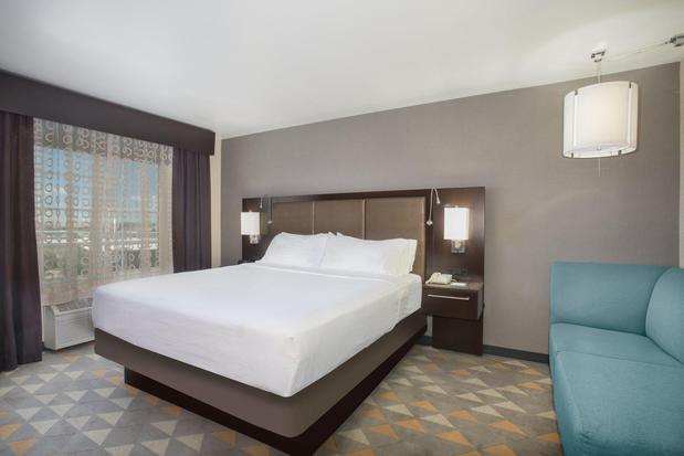 Images Holiday Inn Colorado Springs Airport by IHG