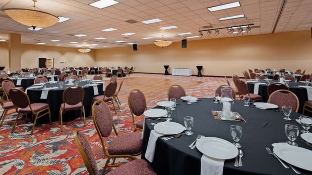 Images Best Western Plus Hotel & Conference Center