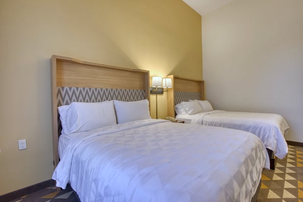 Images Holiday Inn & Suites Madison West - Middleton by IHG