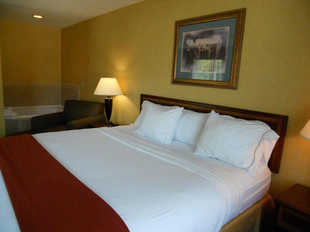Images Holiday Inn Express & Suites Hazard, an IHG Hotel
