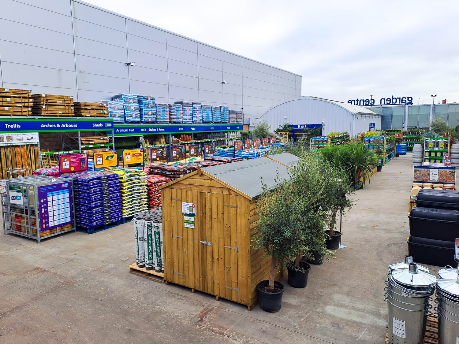 Images B&M Home Store with Garden Centre