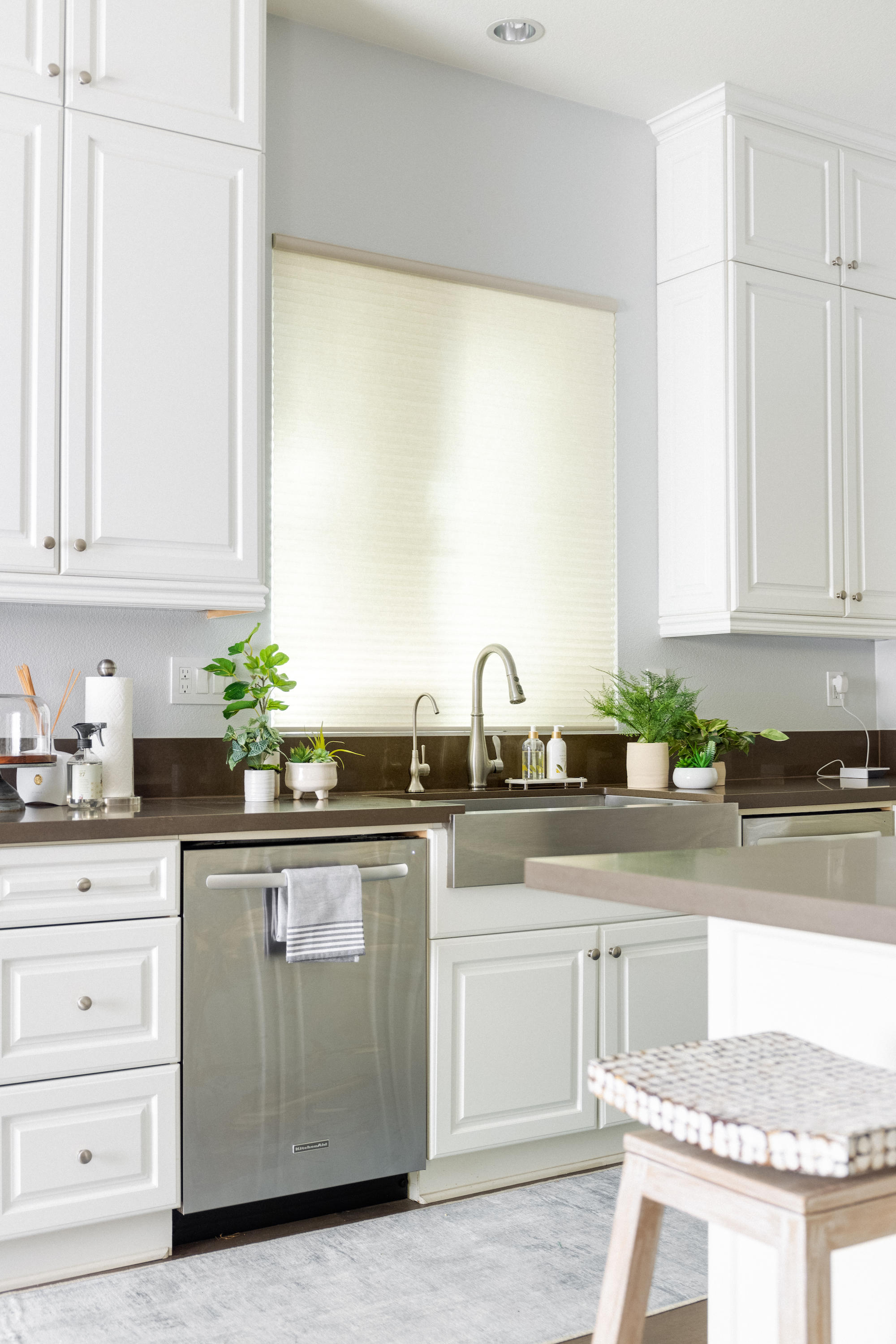 With a beautiful kitchen like this, who wouldn't love preparing meals? Cellular shades, also known as honeycomb shades, are a modern and energy-efficient window treatment that will complement your Rockledge home wonderfully.