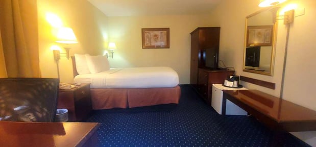 Images SureStay Plus by Best Western Chicago Lombard