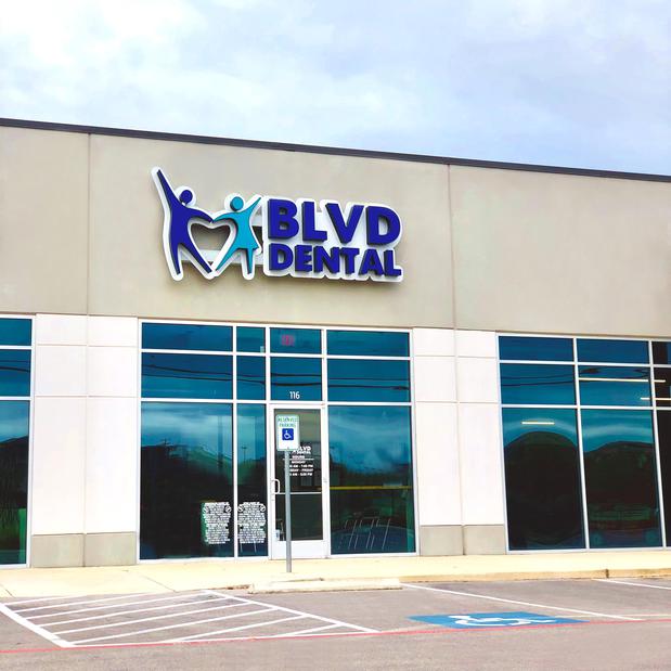 Images CommuniCare - BLVD Dental