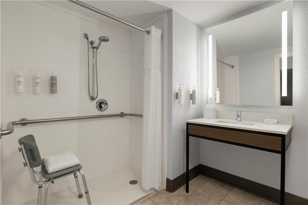 Images Hilton Garden Inn Cleveland Airport