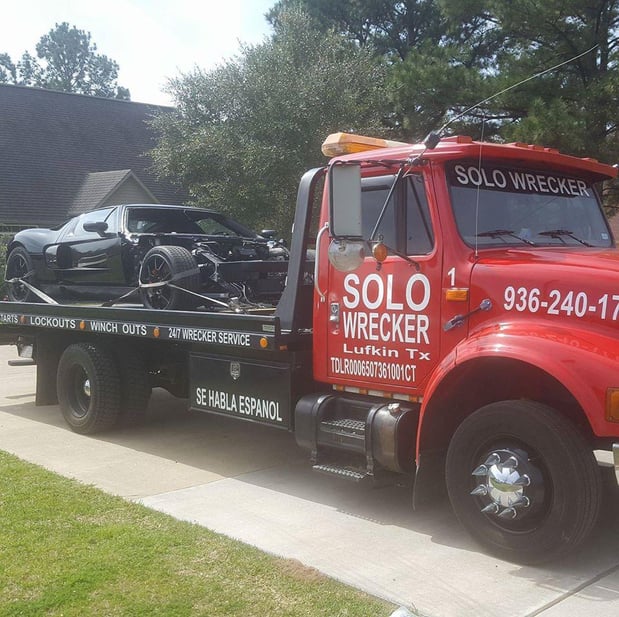 Images Solo Wrecker Service
