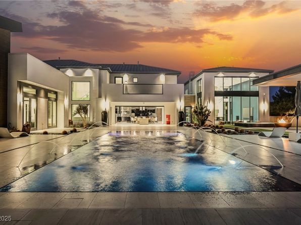 Images Tyler Shelton - Vegas Realtor