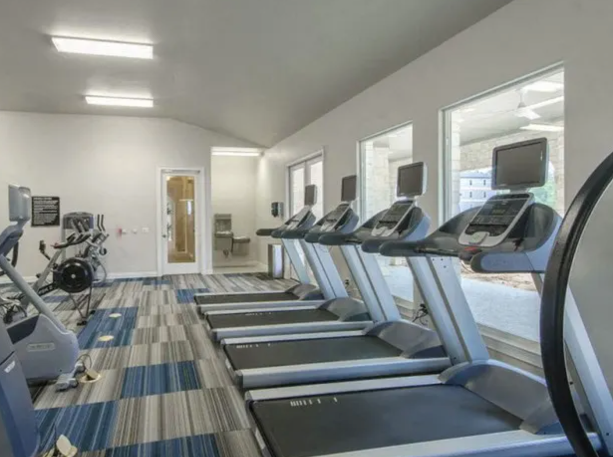 24/7 Fully Equipped High-Tech Fitness Center
