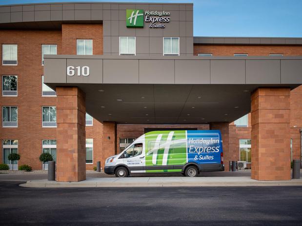 Images Holiday Inn Express & Suites Madison Central by IHG