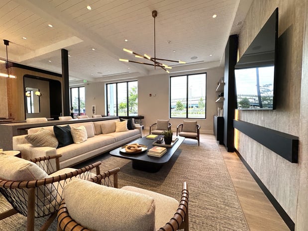 Images Caroline Golden Glades