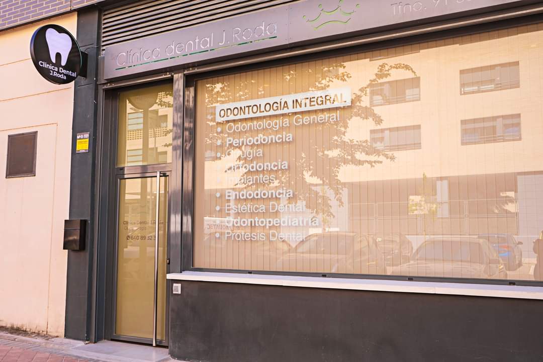 Images Clínica Dental J.Roda. Odontología integral