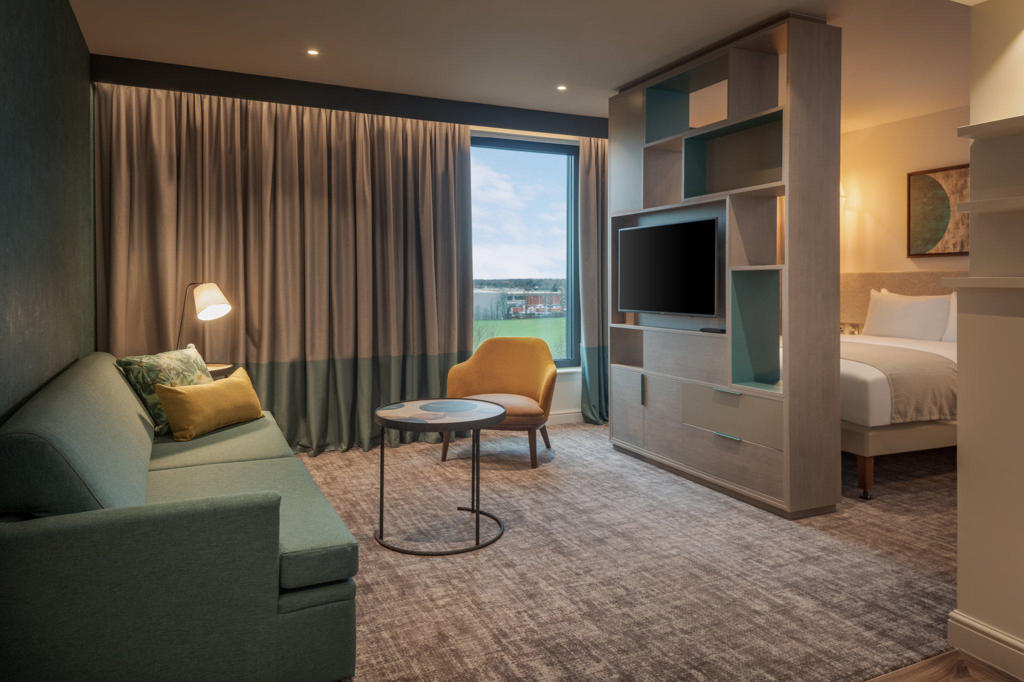 Images Staybridge Suites London - Heathrow Bath Road, an IHG Hotel