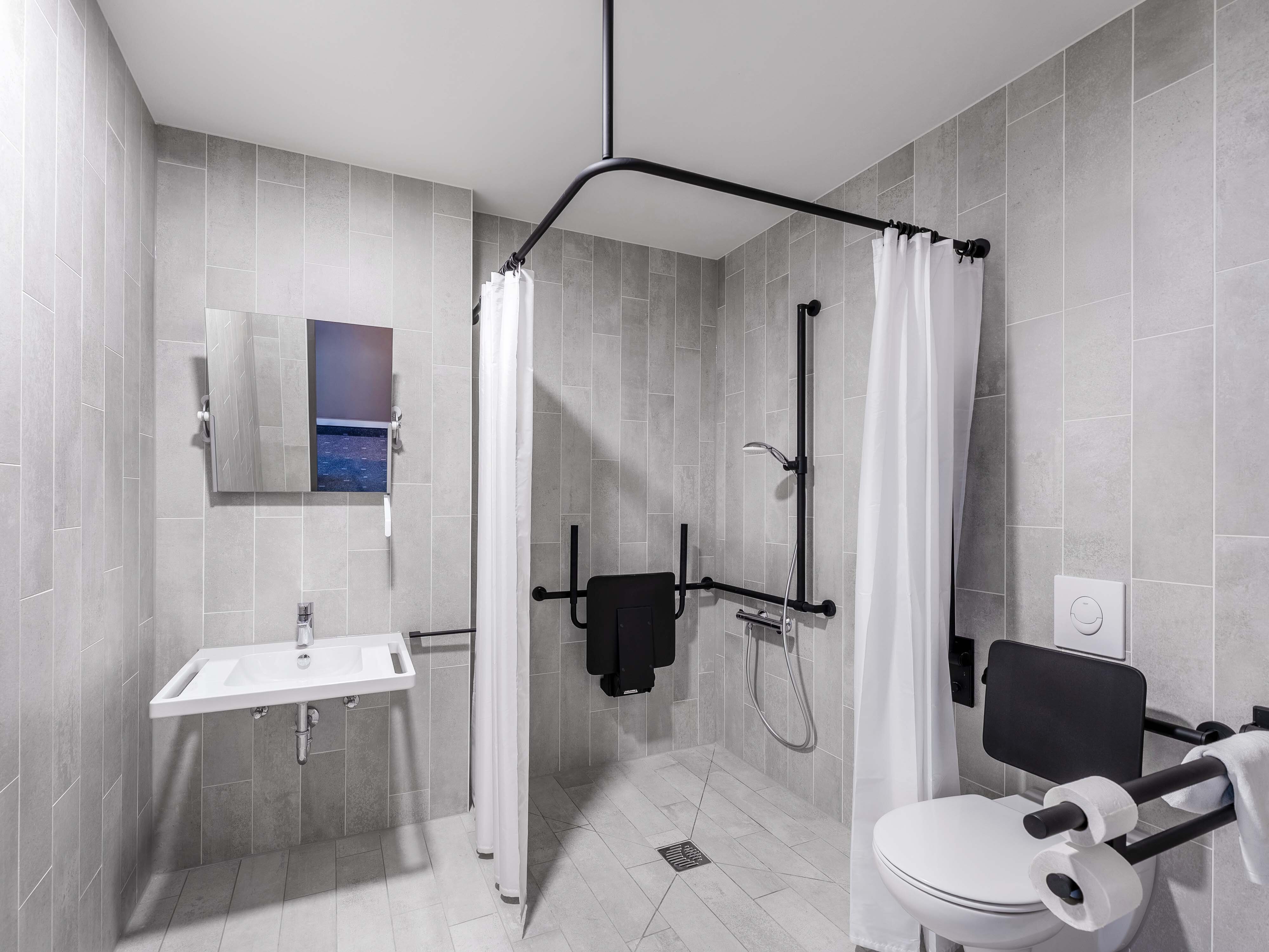 B&B HOTEL Freiburg-Süd, Munzinger Straße 1b in Freiburg