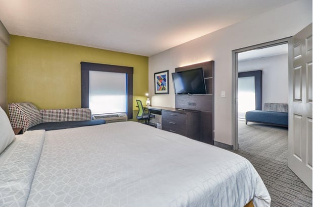 Images Holiday Inn Express & Suites Clearwater/US 19 N by IHG