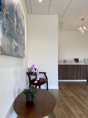 Images Paveloff Vision Center: Michael Paveloff, M.D.