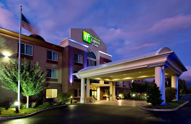 Images Holiday Inn Express & Suites Medford-Central Point, an IHG Hotel